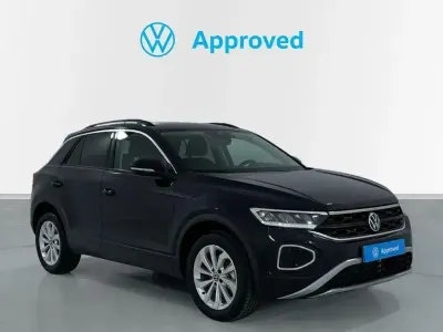 Usado VW T-Roc Life 110 CV (80 kW) 2025 Negro SUV