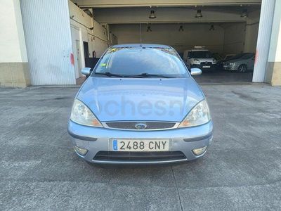 Usado Ford Focus Trend 100 CV (73 kW) 2004 Azul Berlina