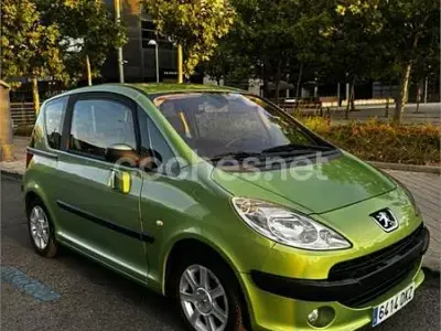 Usado Peugeot 1007 75 CV (55 kW) 2005 Verde Monovolumen