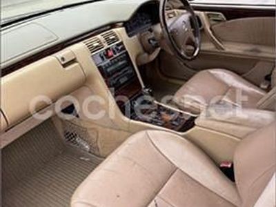 Usado Mercedes E320 Elegance 197 CV (144 kW) 2000 Beige Berlina