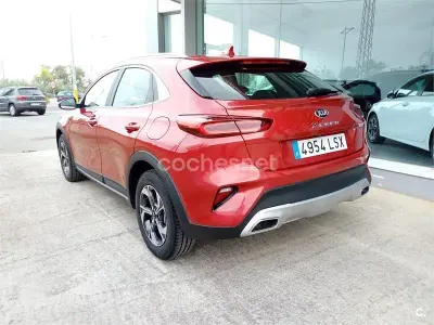 Usado Kia XCeed 115 CV (84 kW) 2021 Granate SUV