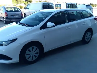 Usado Toyota Auris Touring Sports Active 90 CV (66 kW) 2016 Blanco Familiar