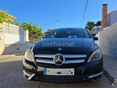 Usado Mercedes B180 109 CV (80 kW) 2012 Negro Monovolumen