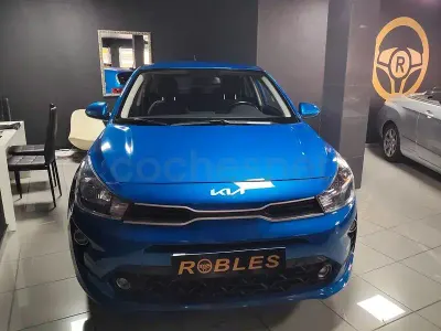 Usado Kia Rio 84 CV (61 kW) 2023 Azul Berlina