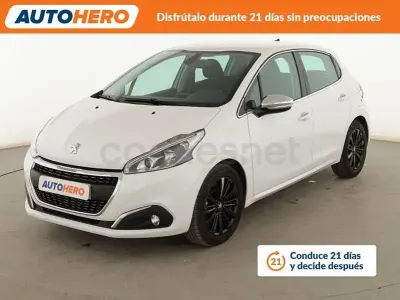 Usado Peugeot 208 Allure 100 CV (73 kW) 2018 Blanco Utilitario