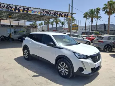 Usado Peugeot 2008 Active 110 CV (80 kW) 2022 Blanco SUV
