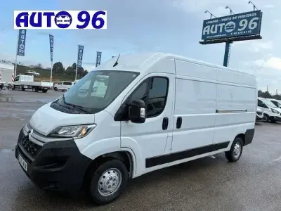 Usado Citroën Jumper 140 CV (102 kW) 2023 Blanco Monovolumen