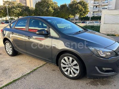 Verde Usado 2012 Opel Astra Excellence Berlina | 6190 € (Precio justo)