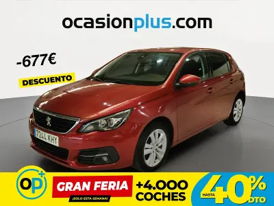 Usado Peugeot 308 Active 100 CV (73 kW) 2018 Rojo