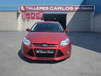 Usado Ford Focus Titanium 115 CV (84 kW) 2012 Granate Familiar