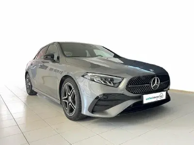 Usado Mercedes A180 116 CV (85 kW) 2025 Gris / plata Berlina