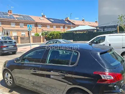 Usado Peugeot 308 Active 115 CV (84 kW) 2015 Negro Berlina