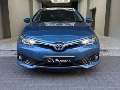 Käytetty Toyota Auris Hybrid Business Edition 136 HP (100 kW) 2016 Sininen Sedan