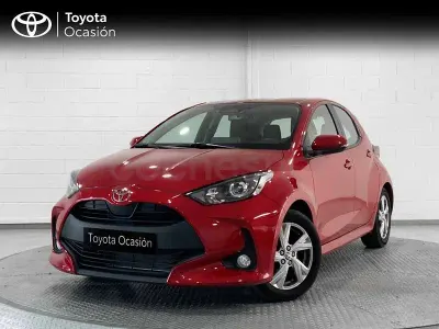 Usado Toyota Yaris Hybrid Active 116 CV (85 kW) 2025 Rojo Berlina