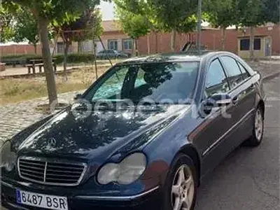 Usado Mercedes C270 Avantgarde 170 CV (125 kW) 2002 Azul Berlina