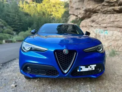 Usado Alfa Romeo Stelvio Super 209 CV (153 kW) 2017 Azul SUV