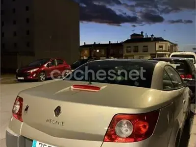 Usado Renault Mégane Cabriolet Dynamique 120 CV (88 kW) 2004 Beige Descapotable