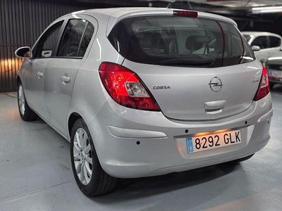 Usado Opel Corsa Cosmo 90 CV (66 kW) 2009 Gris / plata Utilitario
