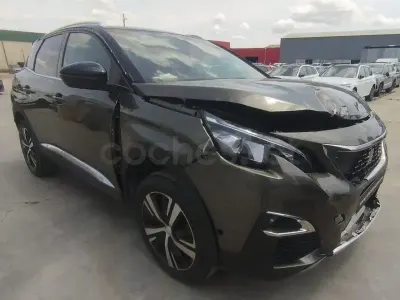 Usado Peugeot 3008 GT-line 130 CV (95 kW) 2019 Gris / plata SUV