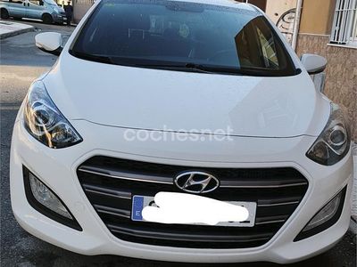 Usado Hyundai i30 GO! 110 CV (80 kW) 2016 Blanco Berlina
