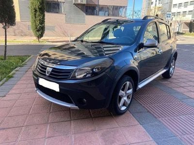 Usado Dacia Sandero Stepway 85 CV (62 kW) 2012 Gris Utilitario