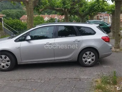 Usado Opel Astra Sport 110 CV (80 kW) 2011 Gris / plata Familiar
