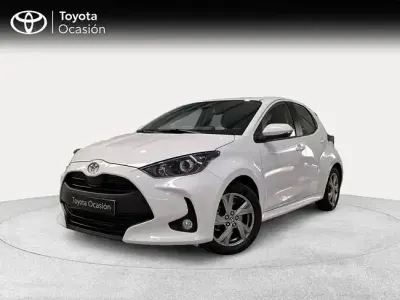 Usado Toyota Yaris Active 116 CV (85 kW) 2025 Blanco Utilitario