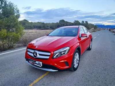 Usado Mercedes GLA200 Style 136 CV (100 kW) 2016 Rojo SUV