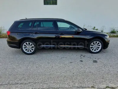 Usado VW Passat 122 CV (89 kW) 2022 Negro Familiar