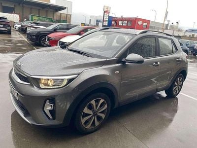 Usado Kia Stonic 84 CV (61 kW) 2023 Gris SUV