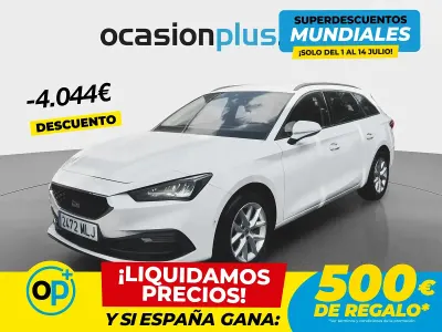 Usado Seat Leon Style 130 CV (95 kW) 2023 Blanco Familiar