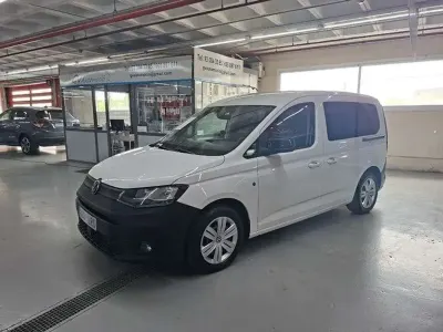 Usado VW Caddy Life 122 CV (89 kW) 2021 Blanco Monovolumen