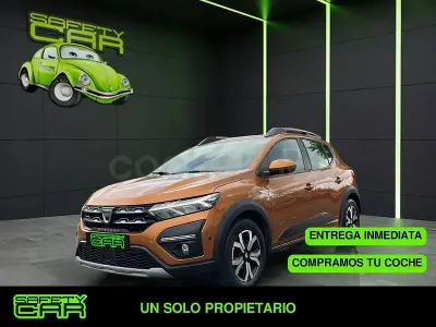 Usado Dacia Sandero Comfort 91 CV (66 kW) 2021 Naranja Berlina