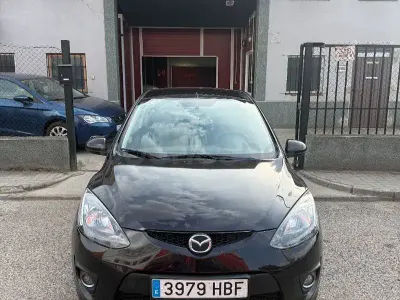 Usado Mazda 2 Active 90 CV (66 kW) 2010 Marrón Utilitario
