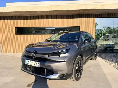 Usado Citroën C4 136 CV (100 kW) 2025 Gris / plata SUV
