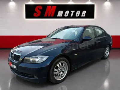 Usado BMW 320 150 CV (110 kW) 2005 Azul Berlina