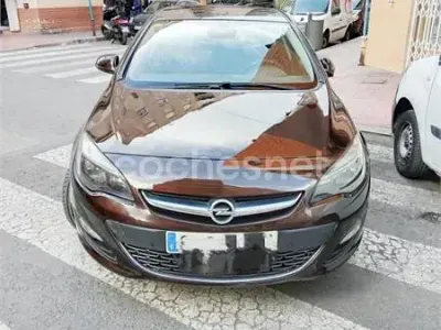 Usado Opel Astra Elegance 140 CV (102 kW) 2016 Marrón Berlina