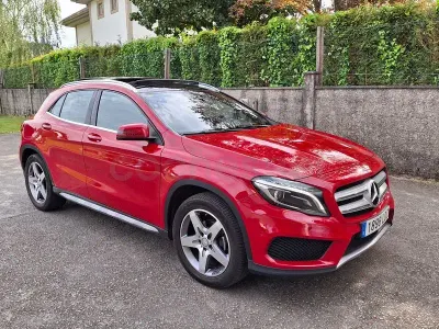 Usado Mercedes GLA200 AMG line 136 CV (100 kW) 2016 Rojo SUV