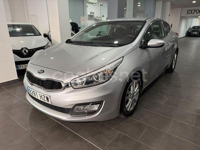 Usado Kia Ceed GT 110 CV (80 kW) 2014 Gris / plata Berlina