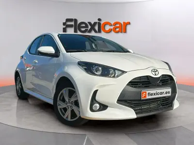 Usado Toyota Yaris Hybrid Active 116 CV (85 kW) 2026 Blanco Berlina