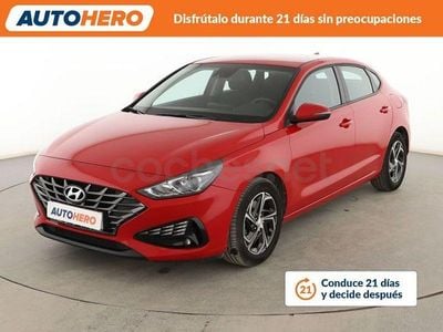 Usado Hyundai i30 120 CV (88 kW) 2021 Rojo Berlina