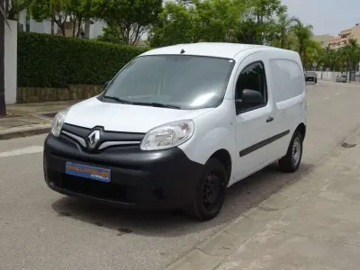Usado Renault Kangoo 75 CV (55 kW) 2021 Blanco Monovolumen