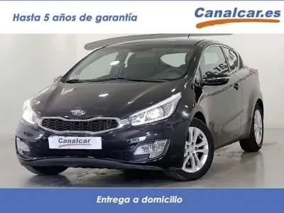 Usado Kia ProCeed 110 CV (80 kW) 2014 Negro Utilitario