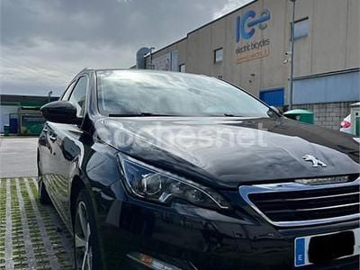 Usado Peugeot 308 SW Allure 130 CV (95 kW) 2015 Negro Familiar