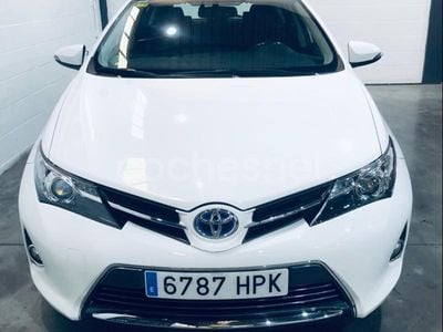 Usado Toyota Auris Hybrid Active 136 CV (100 kW) 2013 Blanco Berlina