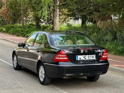 Usado Mercedes C200 Elegance 163 CV (119 kW) 2002 Negro Familiar