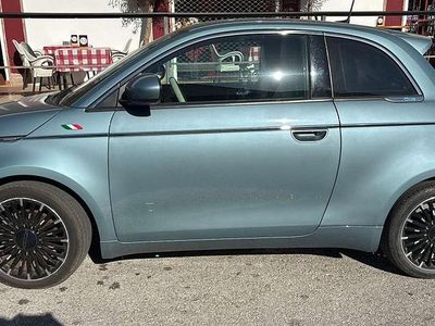 Usado Fiat 500e La Prima 86 kW (118 CV) 2021 Gris Utilitario