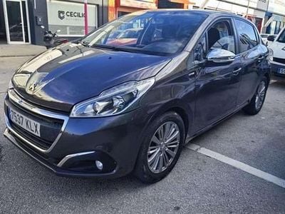 Usado Peugeot 208 Allure 82 CV (60 kW) 2018 Gris Utilitario