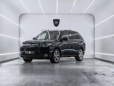 Usado Mitsubishi Outlander Motion 156 CV (114 kW) 2013 Negro SUV