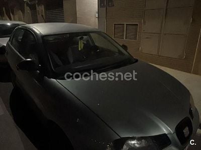 Usado Seat Ibiza Stella 64 CV (47 kW) 2003 Verde Utilitario